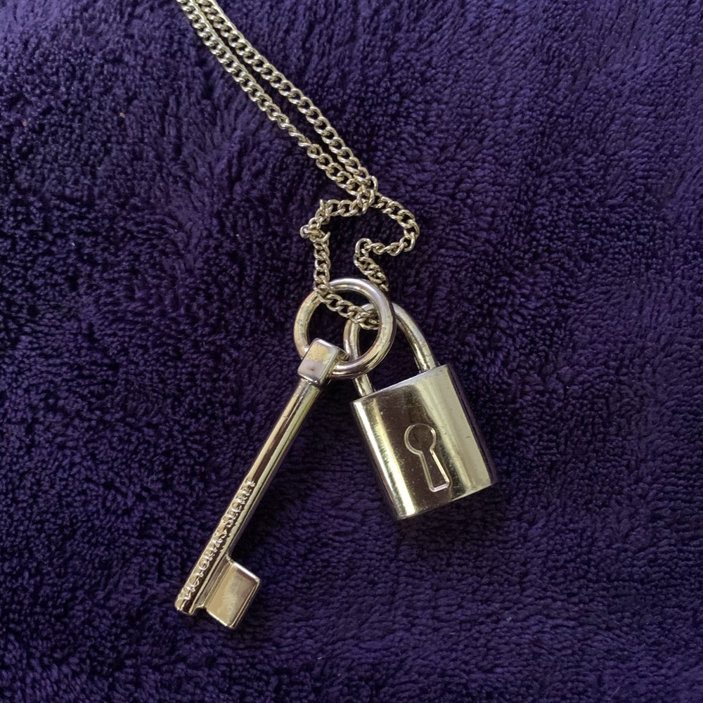 Victoria Secret Scandalous Necklace